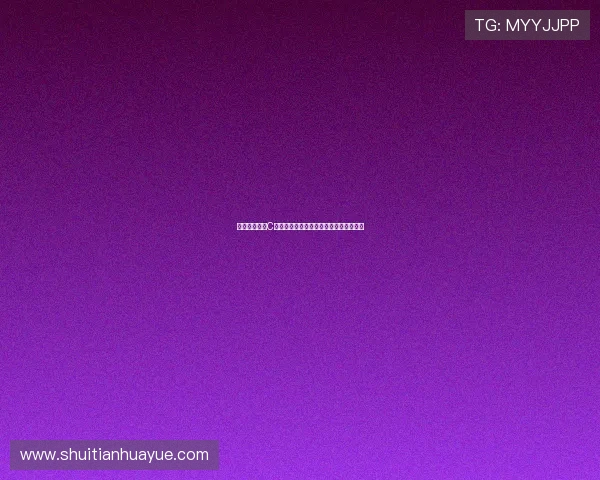 费迪南德晒与C罗蜡像合影称赞：兄弟，看起来真不错！